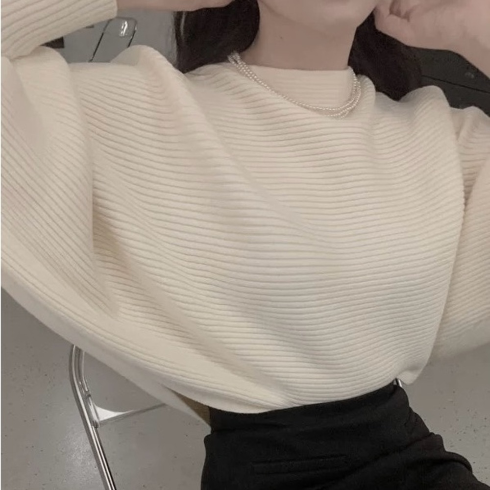 sweater - Picture 3 of 8